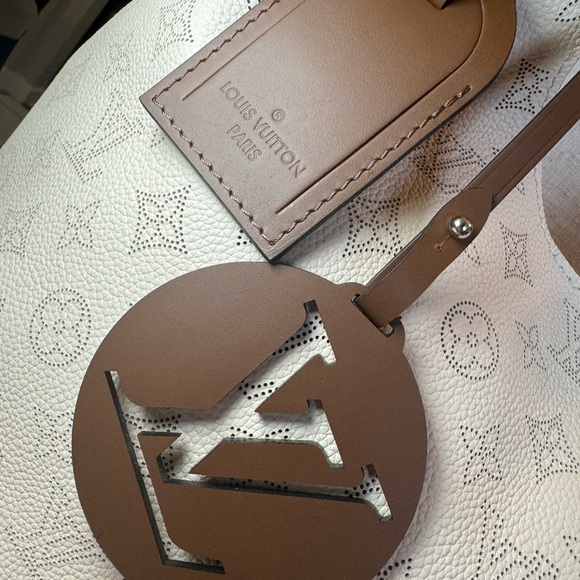 Authentic Louis Vuitton Monogram
Carmel Hobo Mahina Leather Shoulder
Tote Bag - Picture 5 of 10